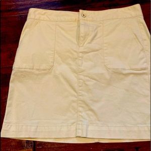 Loft size 4 pale yellow short skirt